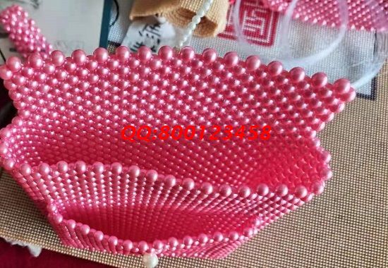 6月26日，靠譜的手工活加工項(xiàng)目，找可以寄到家做的手工活應(yīng)該知道這些，圖為勵(lì)志珠珠繡新款珠包成品實(shí)拍