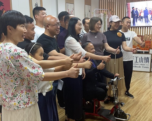 傳遞愛(ài)心，讓社會(huì)美好溫暖------記邯鄲紅十字愛(ài)心公益聯(lián)盟在手工之家
