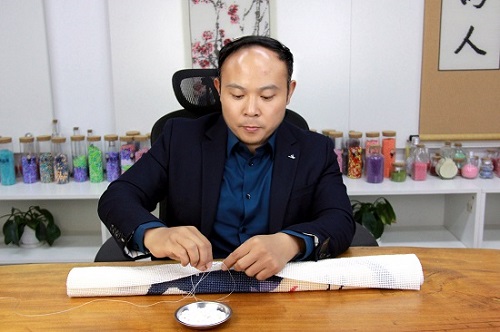 拳拳愛心，只為世間溫暖------記愛心企業(yè)手工之家創(chuàng)始人郝總
