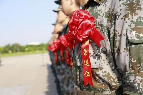 今天，手工之家跟大家一起致敬“最可愛的人”！