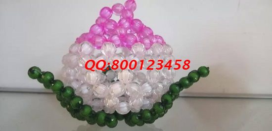 8月10日，就業(yè)創(chuàng)業(yè)好項(xiàng)目，拿回家做的手工活，手工之家的手工活代理加工項(xiàng)目很受大家的歡迎，圖為勵(lì)志珠珠繡串珠產(chǎn)品實(shí)拍