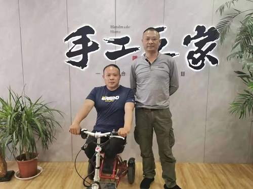 一次獎(jiǎng)金100000元，做珠繡非遺手工，我驕傲！--- ---記湖南湘西代理周總在手工之家領(lǐng)取獎(jiǎng)金