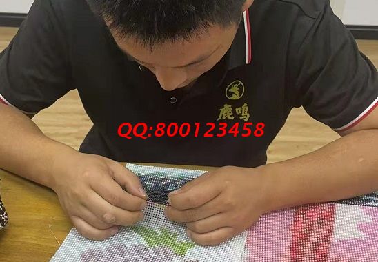 9月5日，實地考察、詳細了解，這個拿回家做的手工活讓人放心，在家足不出戶做勵志珠珠繡手工能掙錢，圖為手工之家接待考察合作加工客戶剪影