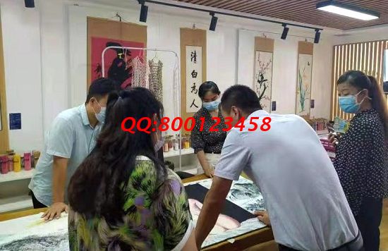 9月11日，把手工活拿回家做，選擇勵(lì)志珠珠繡外發(fā)手工活，因?yàn)檫@是對非遺傳統(tǒng)手工的傳承和創(chuàng)新，圖為手工之家接待考察合作加工客戶剪影