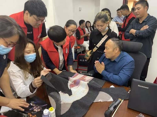 10月4日，拿回家做的手工活，珠繡串珠手工活代理加工項(xiàng)目的加工材料都有啥？看看就知道，圖為手工之家第五期優(yōu)秀繡娘培訓(xùn)會(huì)剪影