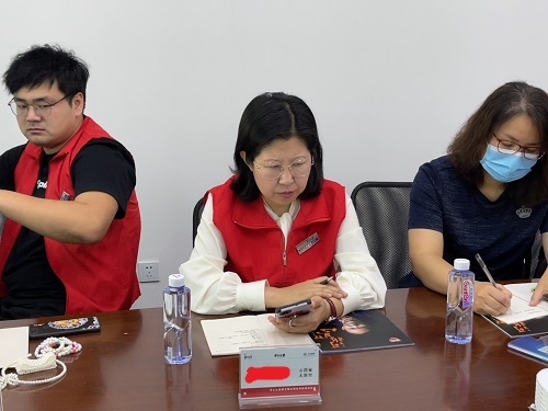 10月5日，想接正規(guī)廠家的手工活，手工活代加工項(xiàng)目，大家選擇這個(gè)可信可靠的珠繡手工，圖為手工之家第五期優(yōu)秀繡娘培訓(xùn)會(huì)剪影