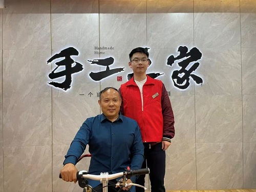 10月7日，正規(guī)可靠，拿回家做的手工活，可以寄到家做的手工活代理加工項(xiàng)目，就選這里，圖為手工之家優(yōu)秀繡娘培訓(xùn)會(huì)剪影