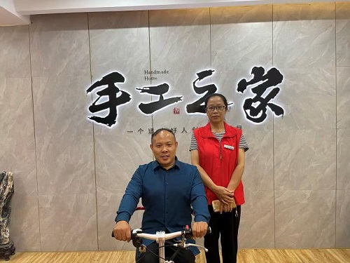10月7日，正規(guī)可靠，拿回家做的手工活，可以寄到家做的手工活代理加工項(xiàng)目，就選這里，圖為手工之家優(yōu)秀繡娘培訓(xùn)會(huì)剪影