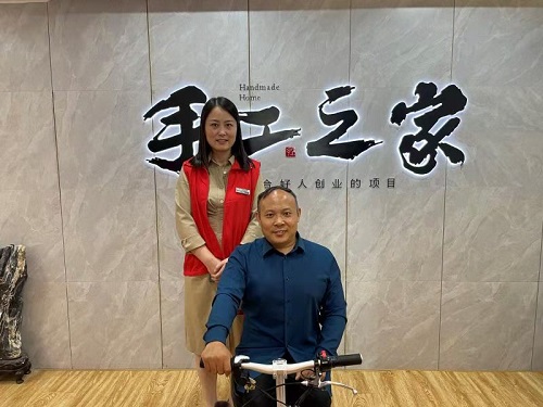 10月7日，正規(guī)可靠，拿回家做的手工活，可以寄到家做的手工活代理加工項(xiàng)目，就選這里，圖為手工之家優(yōu)秀繡娘培訓(xùn)會(huì)剪影