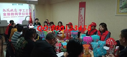 10月11日，想接正規(guī)廠家的手工活，找拿回家做的手工活，看好這兩點，可以放心選擇了，圖為手工之家優(yōu)秀繡娘往期培訓會剪影