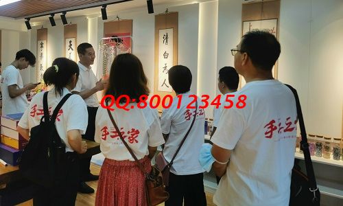 10月11日，想接正規(guī)廠家的手工活，找拿回家做的手工活，看好這兩點，可以放心選擇了，圖為手工之家優(yōu)秀繡娘往期培訓會剪影