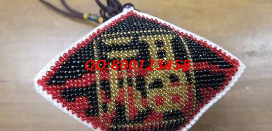 11月10日，想做手工活掙錢，正規(guī)手工活外發(fā)加工項(xiàng)目可以自己做，也可以代理加工，圖為勵(lì)志珠珠繡小飾品成品實(shí)拍