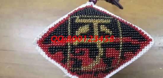 11月10日，想做手工活掙錢，正規(guī)手工活外發(fā)加工項(xiàng)目可以自己做，也可以代理加工，圖為勵(lì)志珠珠繡小飾品成品實(shí)拍