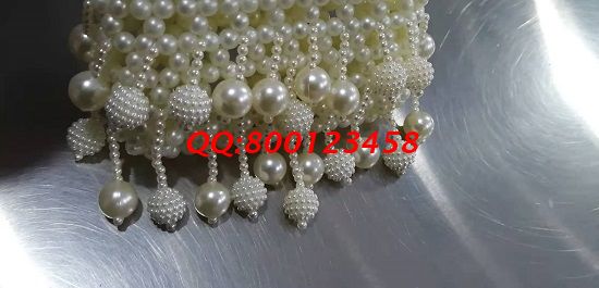 11月12日，多發(fā)材料，拿回家做的手工活，這個(gè)手工活外發(fā)加工企業(yè)一直這樣做，圖為勵(lì)志珠珠繡手工珠包成品實(shí)拍