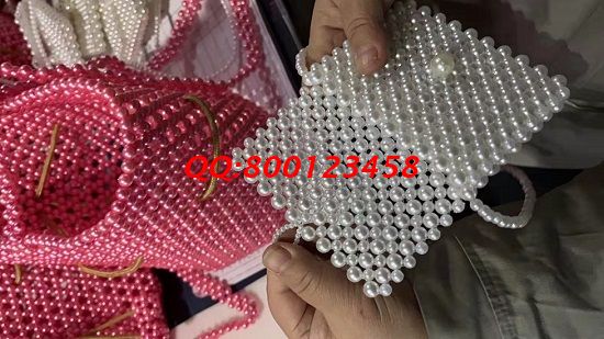 11月28日，可以寄到家做的手工活，在家做手工活掙錢就來手工之家，圖為成品倉庫驗(yàn)收的勵志珠珠繡珠包產(chǎn)品實(shí)拍(圖2)