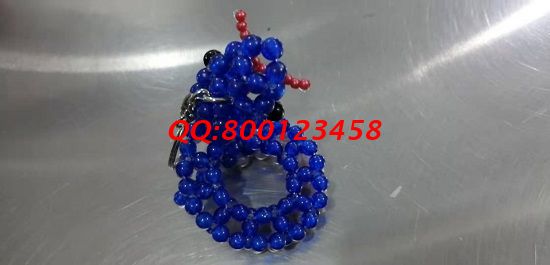 12月2日，想在家做手工活掙錢(qián)，想選擇手工之家的勵(lì)志珠珠繡，材料方面的政策很完善，可以放心選擇，圖為勵(lì)志珠珠繡串珠產(chǎn)品實(shí)拍(圖1)