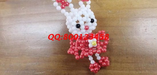 12月19日，想接正規(guī)廠(chǎng)家的手工活，想在家做手工活掙錢(qián)、在手工之家合作前會(huì)了解清楚，圖為勵(lì)志珠珠繡串珠產(chǎn)品實(shí)拍(圖1)