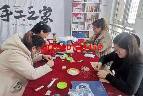 1月30日，正規(guī)手工活在家賺錢，可以寄到家做的手工活，選十多年的手工企業(yè)手工之家的珠繡串珠外發(fā)手工活，圖為各地加工人員工作室剪影