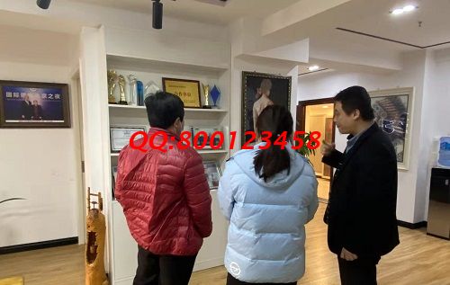 2月24日，在家做手工加工活，手工之家的珠繡串珠外發(fā)手工活，是在家手工活，圖為手工之家接待考察合作加工客戶剪影