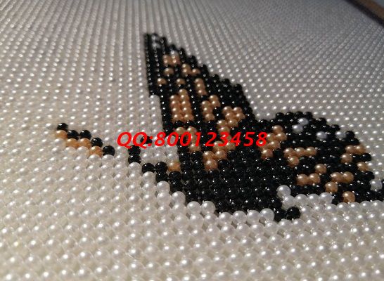 3月4日，想找手工活外發(fā)加工，把手工活拿回來做，選擇手工之家，就要行動(dòng)、就要好好做，圖為勵(lì)志珠珠繡成品細(xì)節(jié)實(shí)拍