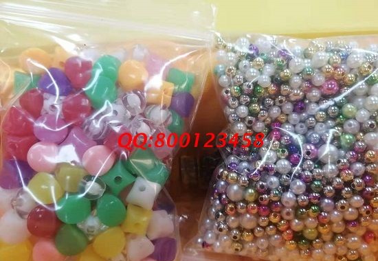 3月5日，手工工藝品在家兼職都能干，可以寄到家做的手工活，很多人選手工之家的珠繡串珠手工，圖為勵志珠珠繡串珠手工多款繡珠剪影