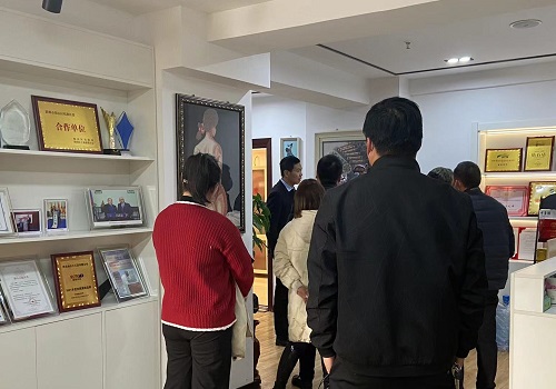 手工帶動(dòng)就業(yè)，讓農(nóng)民有事干、農(nóng)村更美麗 --- --- 記河北大名一鎮(zhèn)村領(lǐng)導(dǎo)一行來(lái)手工之家實(shí)地參觀(guān)考察