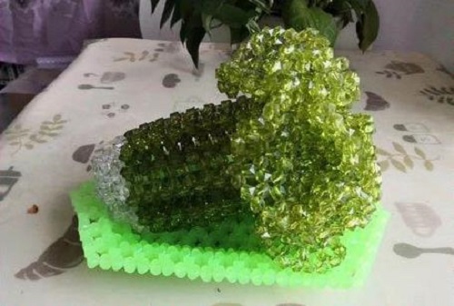 3月12日，穩(wěn)定可靠的手工活加工項目，正規(guī)外發(fā)手工活，選擇十多年的手工企業(yè)手工之家，圖為勵志珠珠繡串珠成品實拍