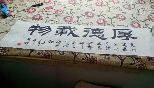 3月17日，在家有什么手工活，認(rèn)真了解，就知道手工之家的珠繡串珠手工活外發(fā)加工項目可信可靠，圖為加工人員反饋勵志珠珠繡（字畫類）成品圖