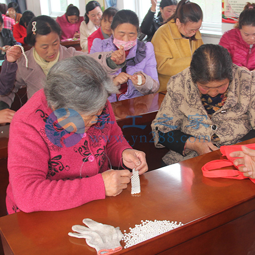 正規(guī)手工活外發(fā)加工，常年供料到家，為許多人解決居家就業(yè)、創(chuàng)業(yè)(圖1)