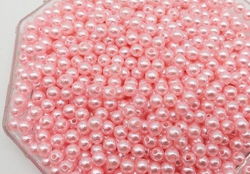 3月28日，手工活加工，手工活外發(fā)，做手工之家的純手工活外發(fā)加工項目該如何提高收入，圖為勵志珠珠繡手工繡珠剪影