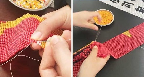 4月2日，在家做手工活掙錢，寄到家做的手工活，這個(gè)外發(fā)手工活的加工費(fèi)如何結(jié)算？圖為勵(lì)志珠珠繡串珠手工產(chǎn)品剪影