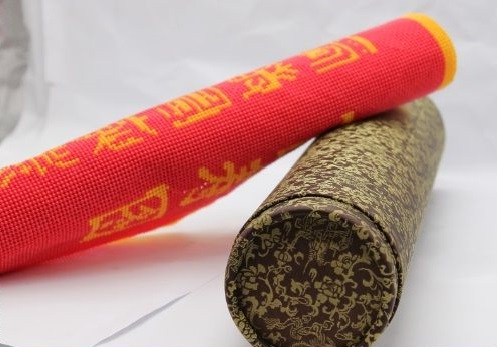 4月6日，拿回家做的手工活，沒有季節(jié)性的困擾，不受天氣的影響，珠繡串珠手工活外發(fā)加工項目很受歡迎，圖為勵志珠珠繡串珠手工產(chǎn)品剪影(圖3)