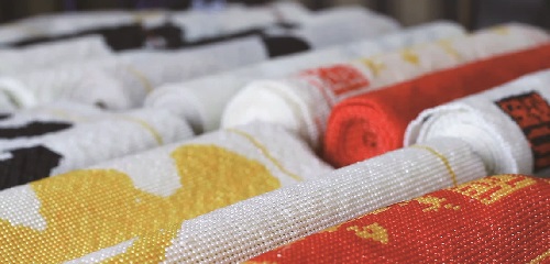 5月3日，手工活接單平臺，手工兼職招聘帶回家做，珠繡產(chǎn)品讓手工之家和加工人員更好共贏，圖為勵志珠珠繡手工產(chǎn)品剪影