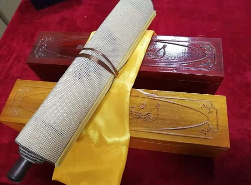 5月12日，農(nóng)村手工活加工項(xiàng)目代，帶回家做手工活，手工之家這樣做，大家自然很放心，圖為勵志珠珠繡手工產(chǎn)品多款外包裝剪影