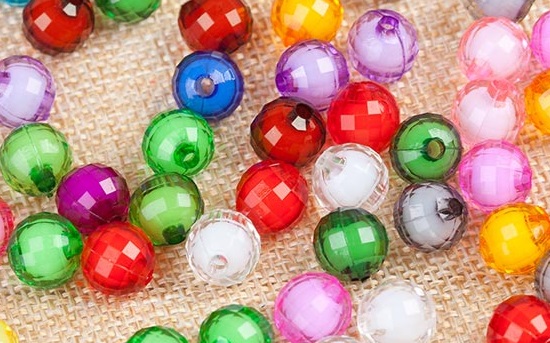 5月21日，純手工活代加工，正規(guī)純手工活外發(fā)，大家為什么都說(shuō)手工之家的珠繡串珠外發(fā)手工活好學(xué)好做？圖為珠繡立體串珠手工多色繡珠剪影 