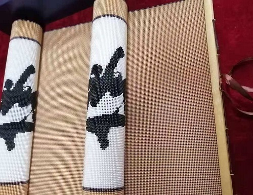 7月6日，手工活拿回家做，代加工手工活，手工之家的非遺傳統(tǒng)手工珠繡給人榮譽感、成就感，圖為勵志珠珠繡串珠手工產(chǎn)品剪影