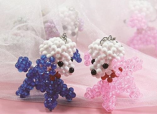7月22日， 接手工活訂單的平臺(tái)，正規(guī)純手工活外發(fā)，手工之家有兩種合作方式，都很受歡迎，圖為勵(lì)志珠珠繡串珠手工產(chǎn)品剪影