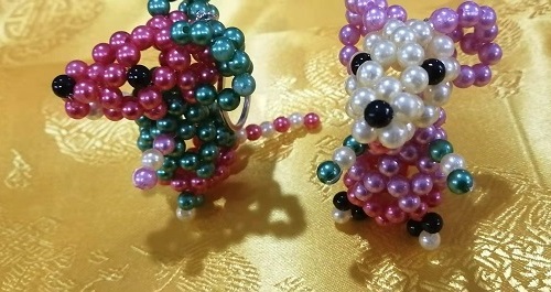 7月29日，正規(guī)純手工活外發(fā)，手工活外發(fā)加工，合作共贏成就手工之家與加工人員的良好關(guān)系，圖為勵志珠珠繡串珠手工產(chǎn)品剪影