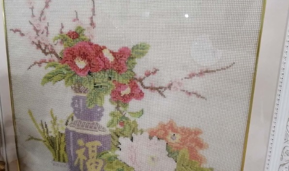 8月4日，手工活外發(fā)加工正規(guī)的廠家，可以在家做的手工活，實事求是，具體對待，手工之家的服務(wù)這樣做很好，圖為勵志珠珠繡串珠手工產(chǎn)品剪影