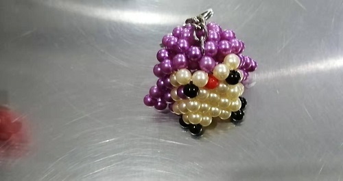 在家做珠繡串珠外發(fā)手工活賺錢(qián)，日子過(guò)得安穩(wěn)踏實(shí)(圖1)