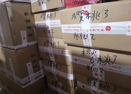 9月30日，想接正規(guī)廠家的手工活，手工活外發(fā)加工項(xiàng)目，很多人選擇手工之家手工創(chuàng)業(yè)成功，圖為勵(lì)志珠珠繡串珠手工材料倉(cāng)庫(kù)備貨剪影