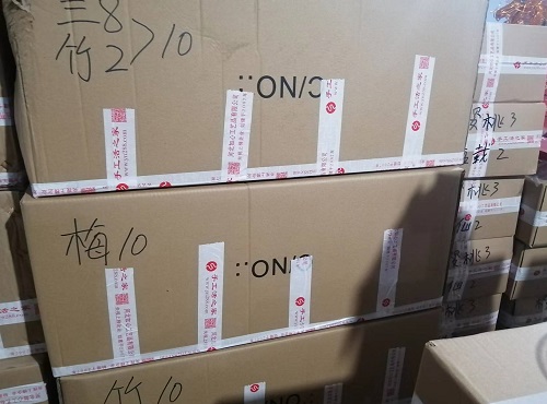 9月30日，想接正規(guī)廠家的手工活，手工活外發(fā)加工項(xiàng)目，很多人選擇手工之家手工創(chuàng)業(yè)成功，圖為勵(lì)志珠珠繡串珠手工材料倉(cāng)庫(kù)備貨剪影