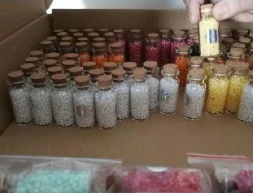 10月4日，手工兼職招聘帶回家做，手工活外發(fā)加工，積極扶持，手工之家的這個項目是很多人創(chuàng)業(yè)的好選擇，圖為勵志珠珠繡串珠手工材料剪影