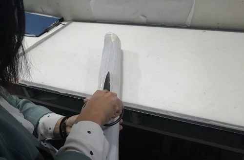 10月7日，寄到家做的手工活，正規(guī)手工活外發(fā)加工項目，在手工之家，質(zhì)量和收入是成正比的，圖為勵志珠珠繡手工成品倉庫驗貨拆除包裝剪影