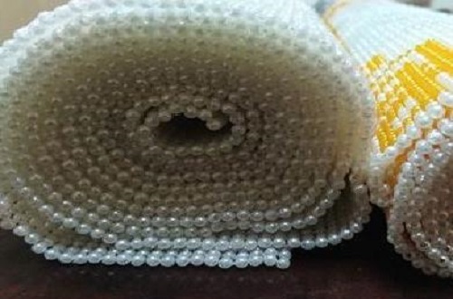 10月13日，純手工活代加工，手工外包發(fā)布平臺(tái)，手工之家負(fù)責(zé)提供的加工材料，齊全完備，圖為勵(lì)志珠珠繡串珠手工產(chǎn)品剪影
