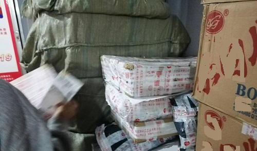 10月17日，代加工手工活，在家兼職手工活，越來越多人在手工之家做珠繡串珠手工掙錢，圖為勵志珠珠繡串珠成品倉庫剪影
