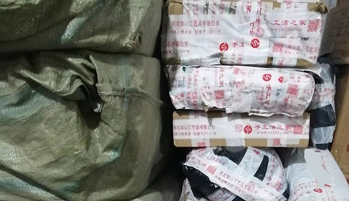 10月17日，代加工手工活，在家兼職手工活，越來越多人在手工之家做珠繡串珠手工掙錢，圖為勵志珠珠繡串珠成品倉庫剪影