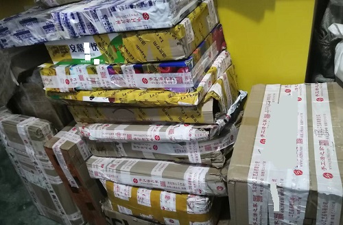 10月17日，代加工手工活，在家兼職手工活，越來越多人在手工之家做珠繡串珠手工掙錢，圖為勵志珠珠繡串珠成品倉庫剪影