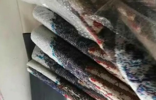 10月27日，靠譜的手工加工項目，在家做串珠手工掙錢，手工之家的手工項目很人性化，圖為勵志珠珠繡串珠手工產(chǎn)品剪影