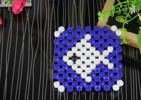 11月5日，正規(guī)廠家的手工項(xiàng)目，在家做手工靈活就業(yè)掙錢(qián)，選擇手工之家的加工人員越來(lái)越多，圖為勵(lì)志珠珠繡串珠手工產(chǎn)品剪影